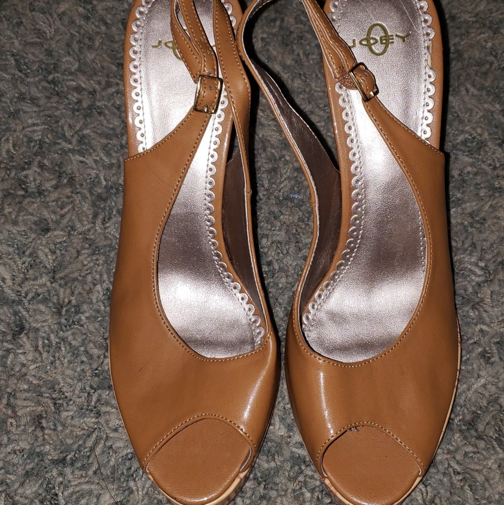 💜3/$10💜Tan, Joey peep toe 4"heels